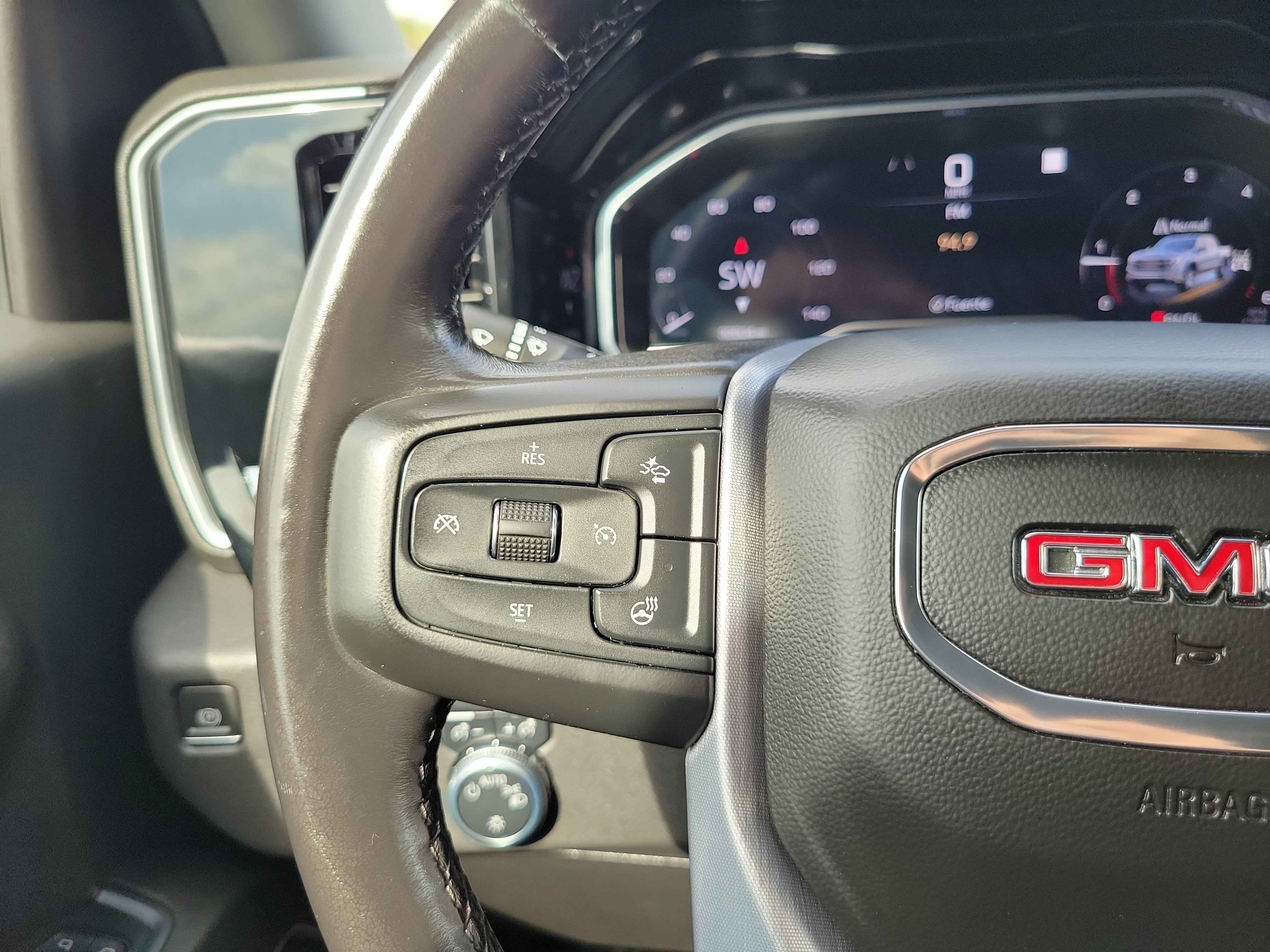 Used 2022 GMC Sierra 1500 SLE AWD/4WD image 18