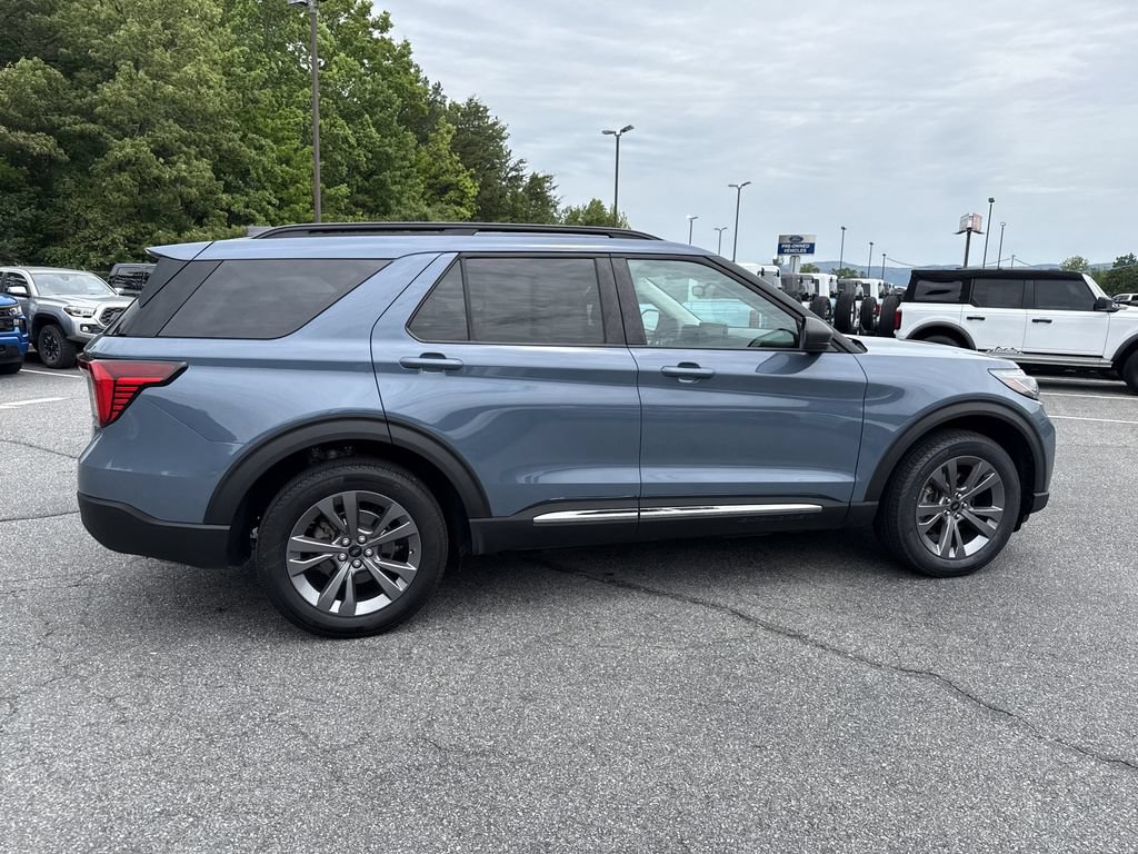 Used 2025 Ford Explorer Active w/ Active Comfort Package AWD/4WD image 8