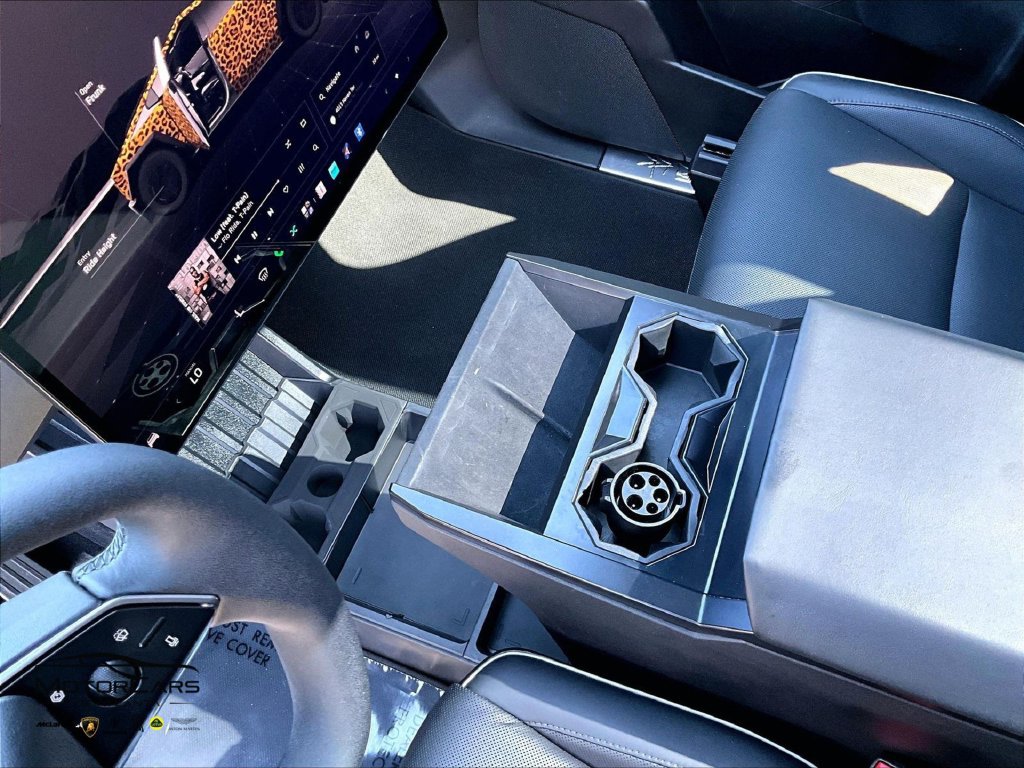 Used 2024 Tesla Cybertruck AWD Crew Cab image 15