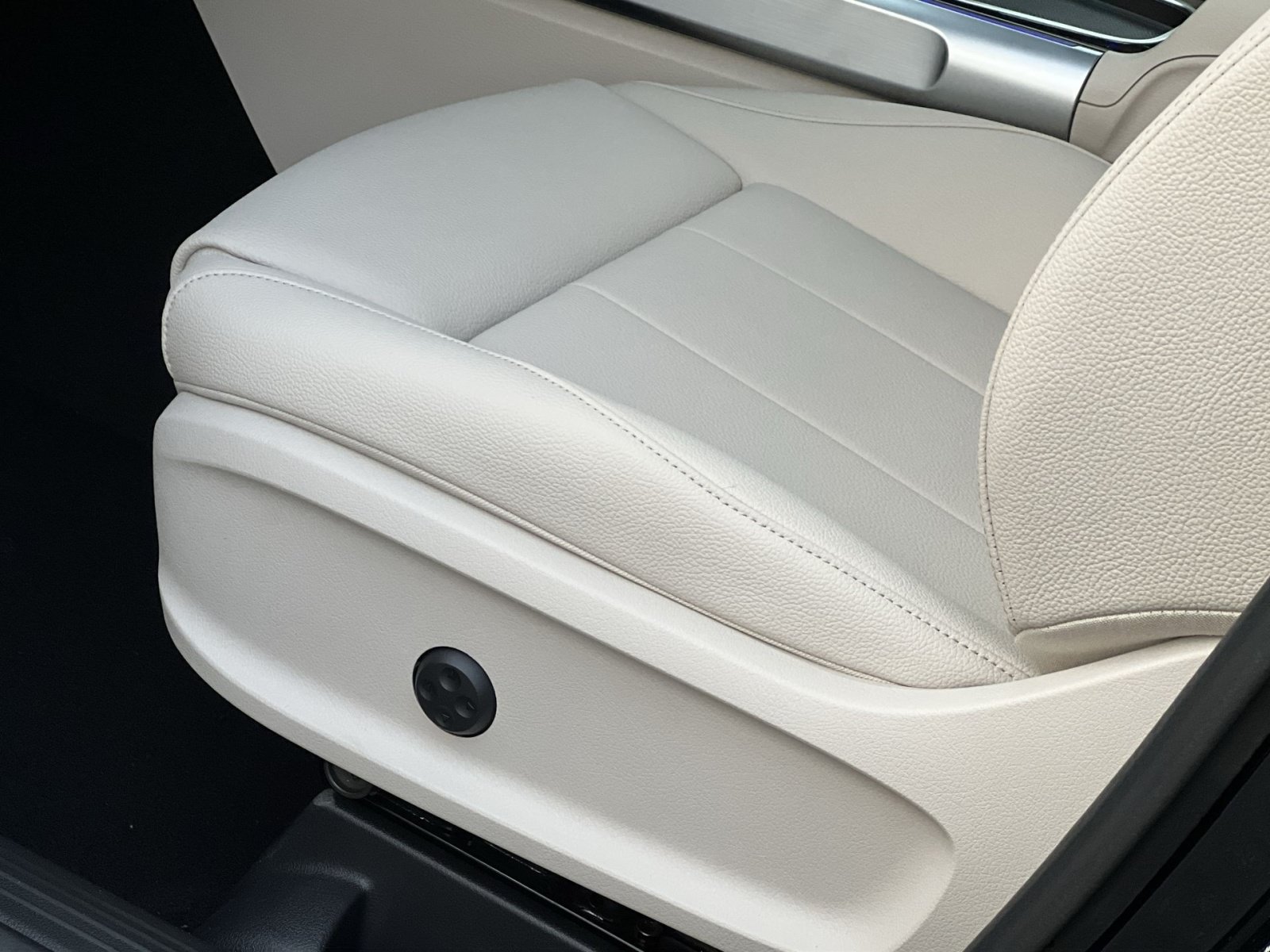Certified 2026 Mercedes-Benz GLB 250 4MATIC image 12