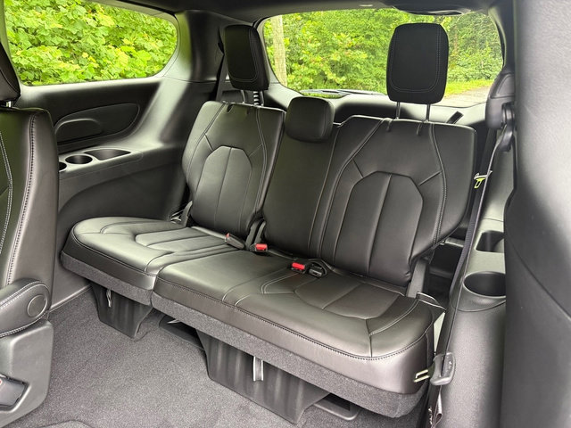 New 2026 Chrysler Pacifica Select image 17