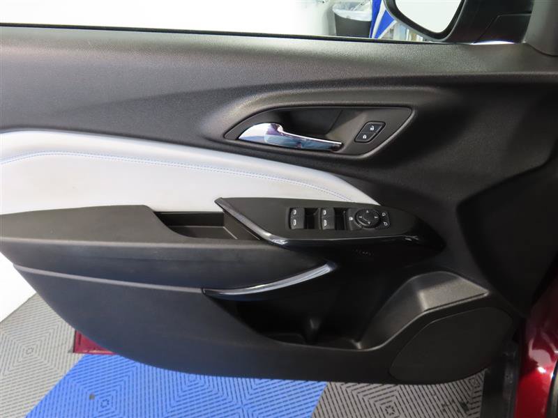 Used 2025 Chevrolet Trax LT w/ LT Convenience Package FWD image 15
