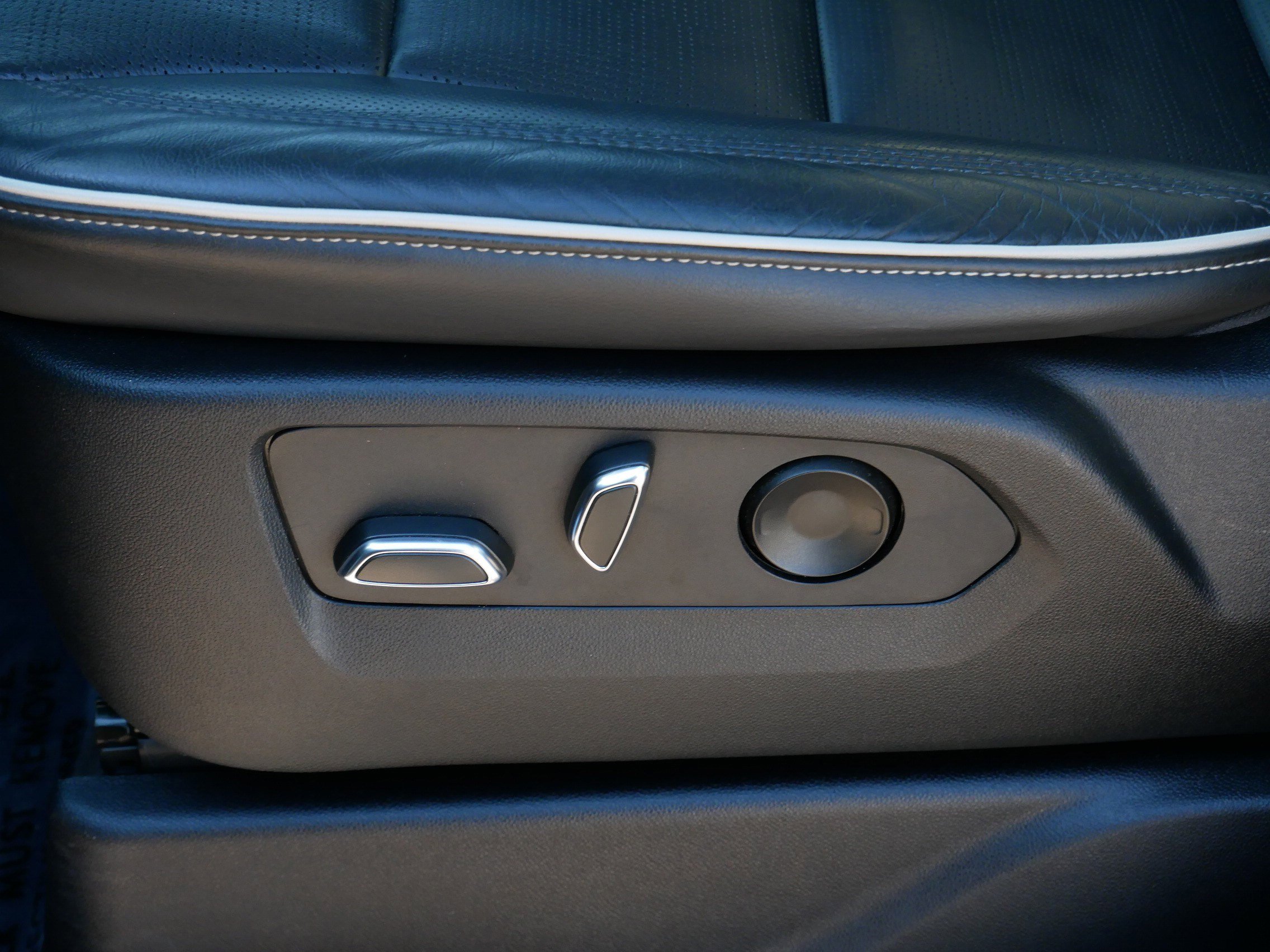 Used 2022 Cadillac Escalade ESV Sport w/ Touring Package AWD/4WD image 17