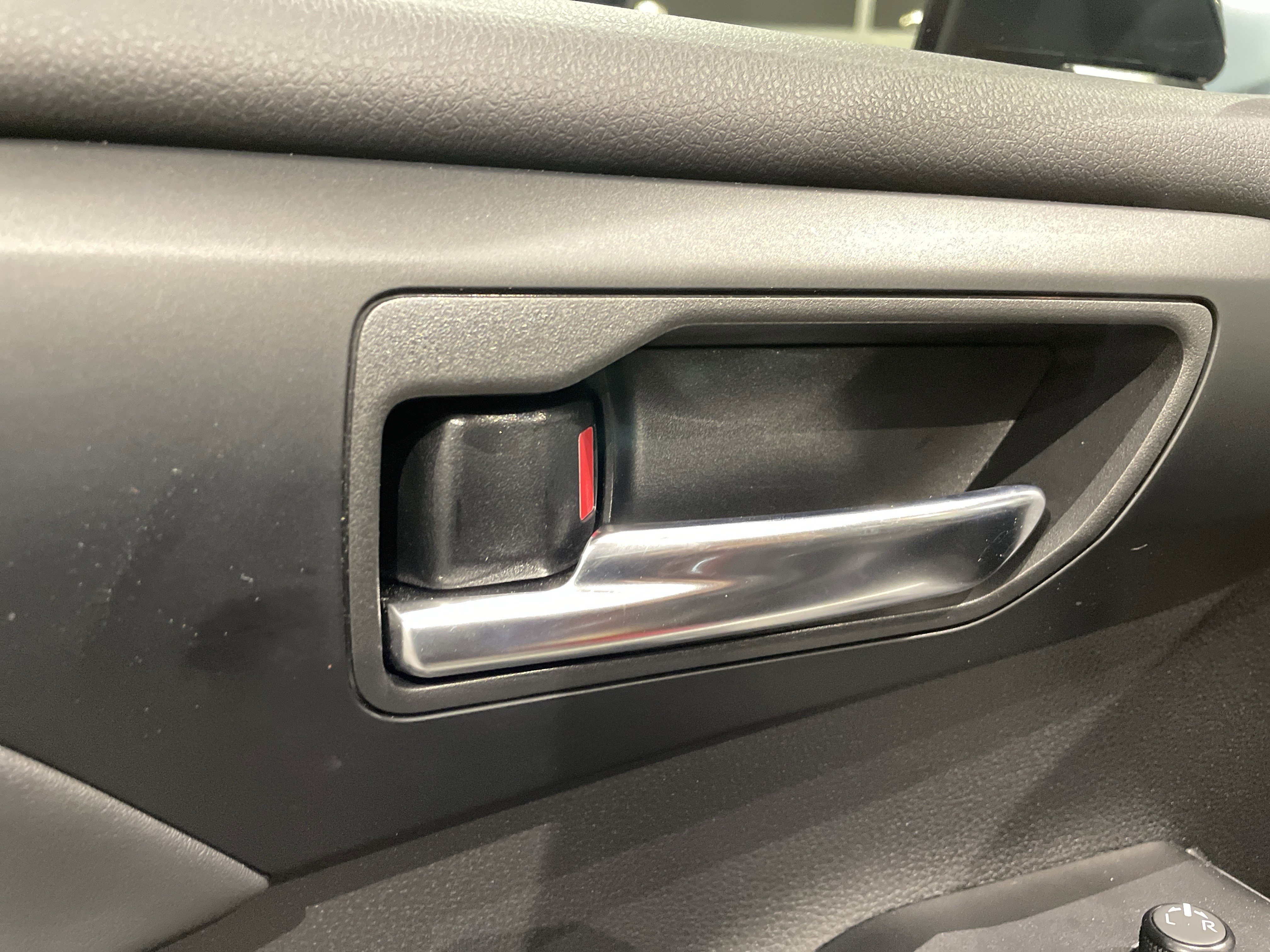 Used 2025 Toyota Highlander XLE image 15