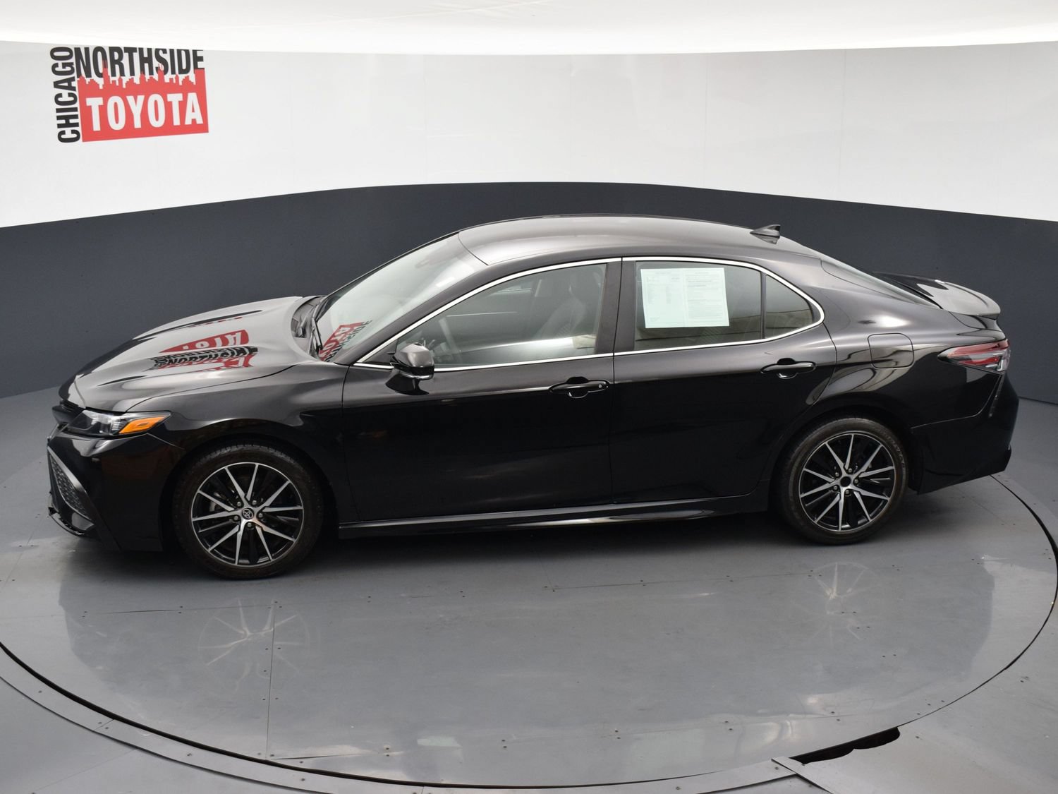 Used 2024 Toyota Camry SE AWD/4WD image 17