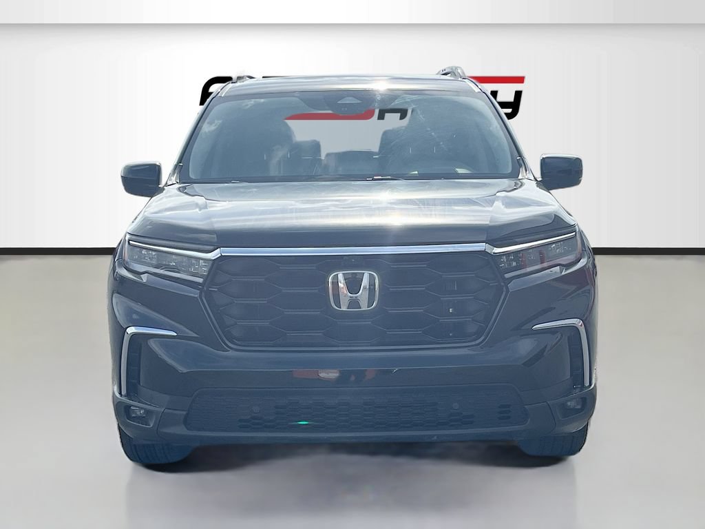Used 2025 Honda Pilot Elite image 2