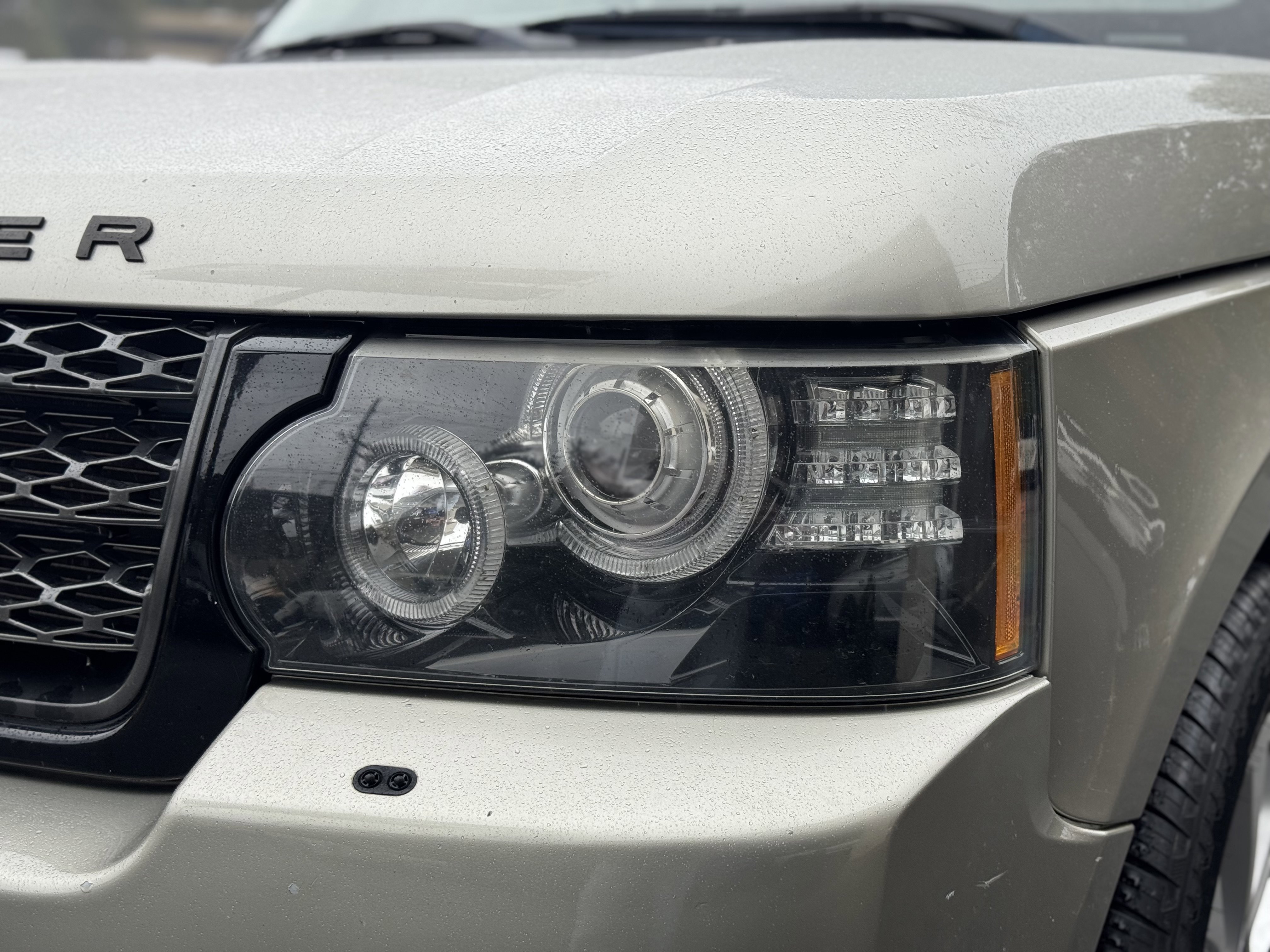 Used 2012 Land Rover Range Rover HSE image 13