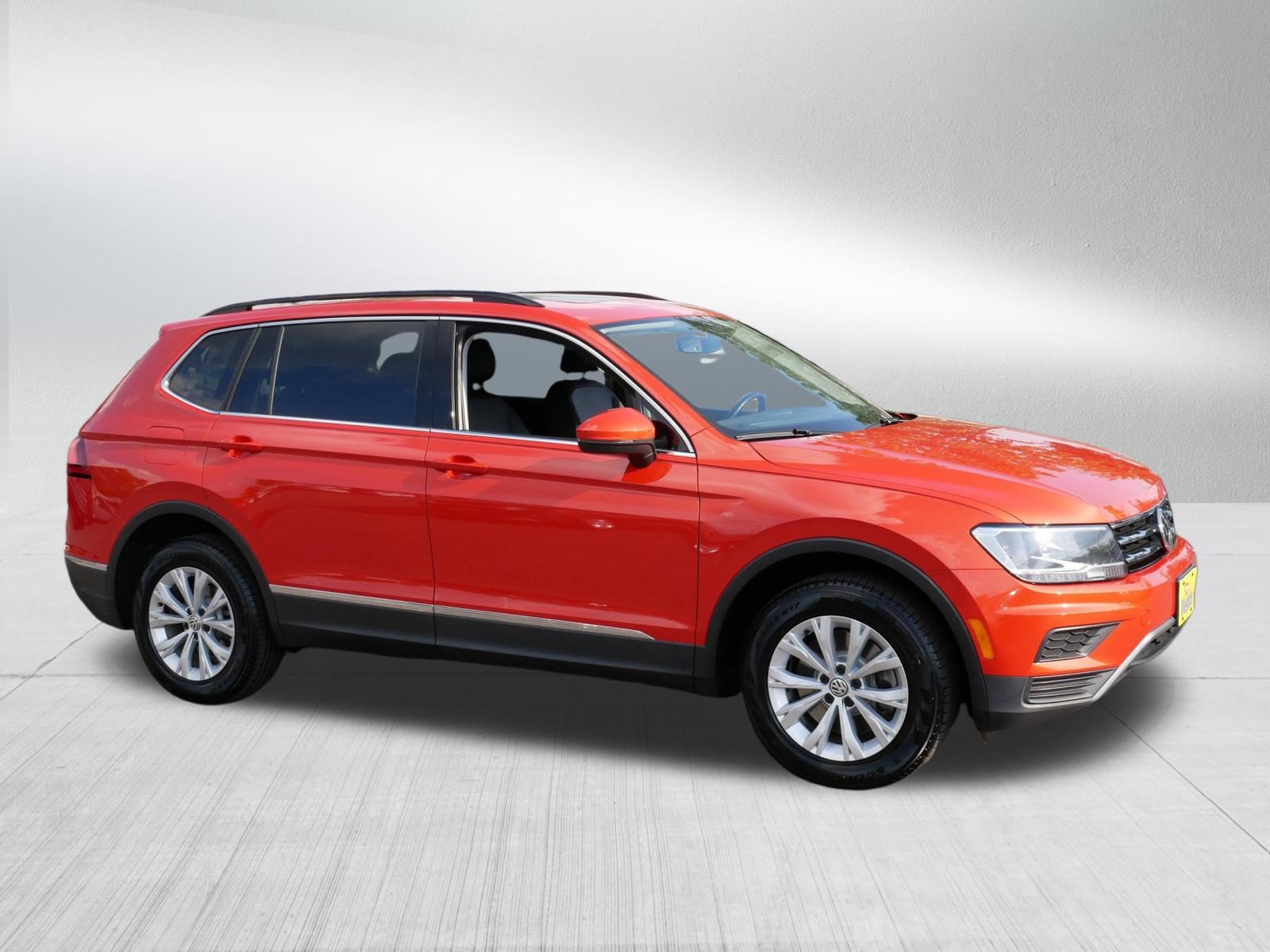 Used 2018 Volkswagen Tiguan SE w/ Panoramic Sunroof Package AWD/4WD image 8