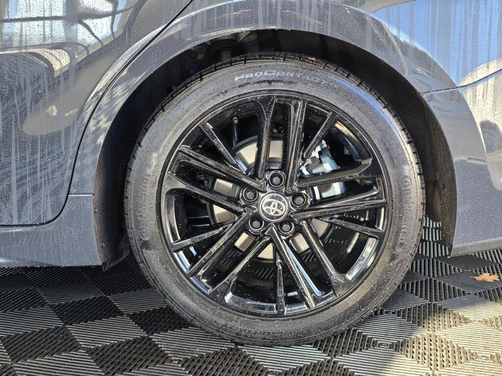 Used 2025 Toyota Camry SE image 11