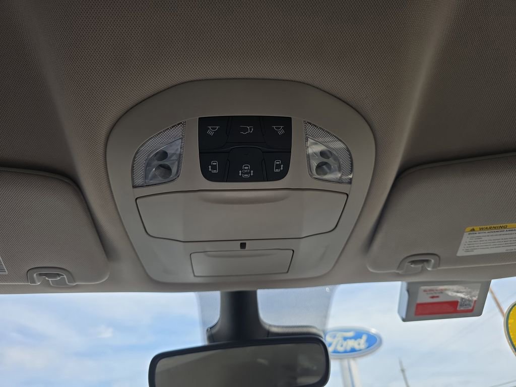 Used 2023 Chrysler Pacifica Touring-L image 29