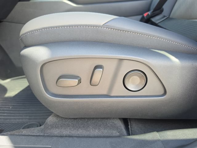 New 2027 Chevrolet Equinox LT w/ Convenience Package II FWD image 22