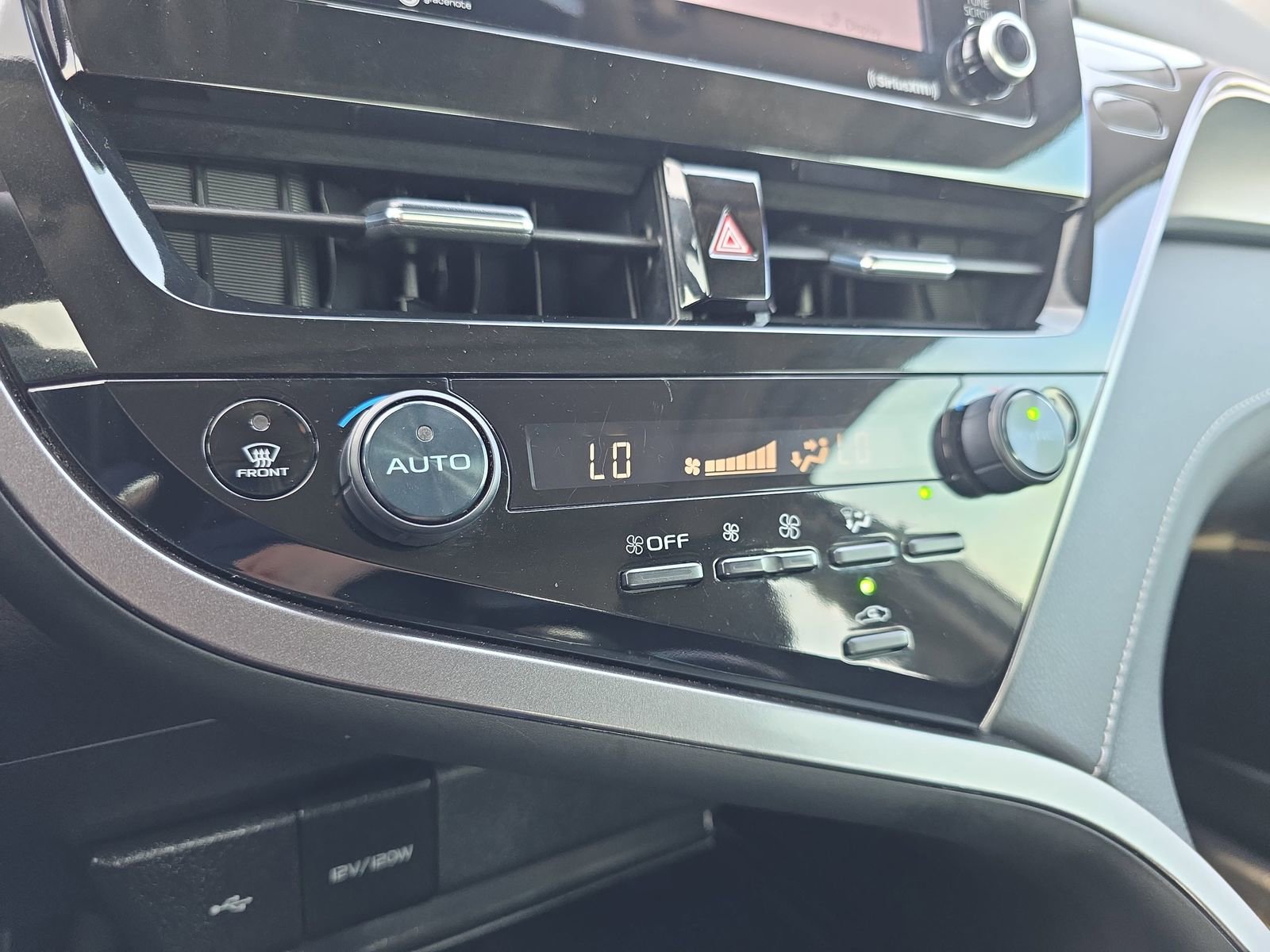 Used 2024 Toyota Camry SE w/ Convenience Package image 23