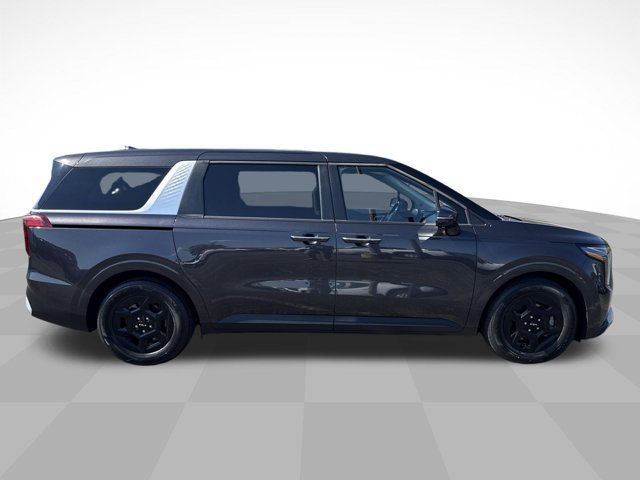 Used 2025 Kia Carnival FWD image 4