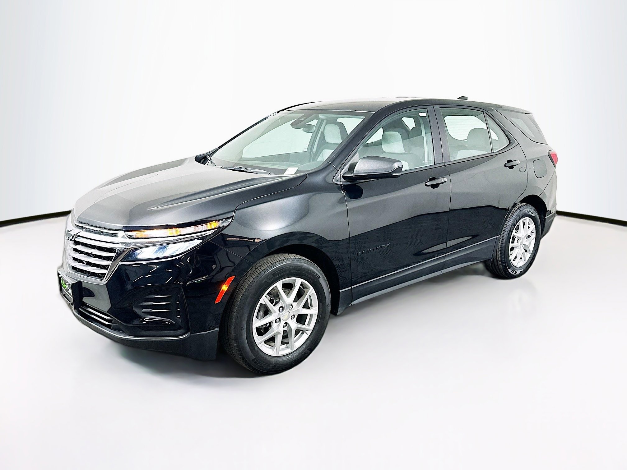 Used 2023 Chevrolet Equinox LS image 3