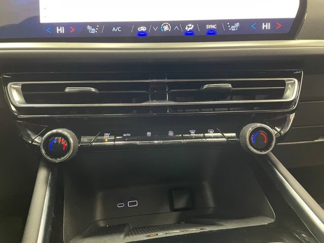 Used 2025 Chevrolet Traverse LT image 6