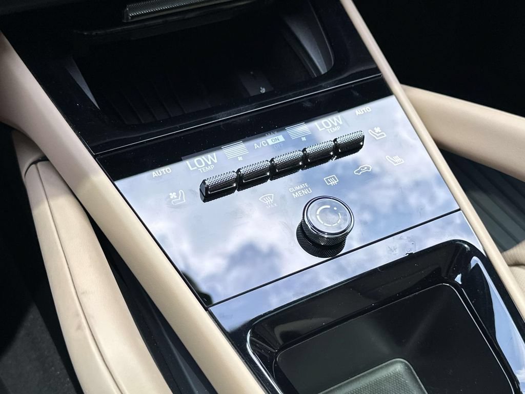 Certified 2025 Porsche Cayenne E-Hybrid AWD/4WD image 28