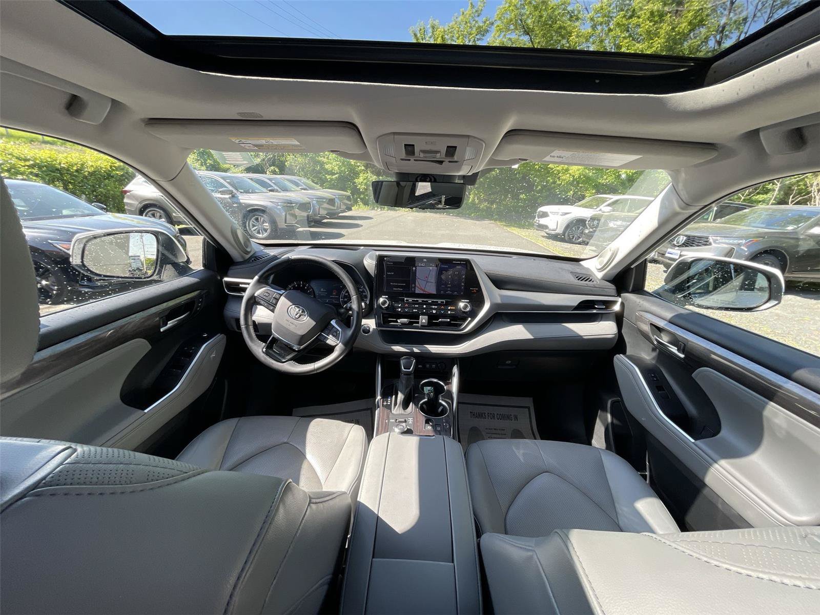 Used 2021 Toyota Highlander Platinum AWD/4WD image 32