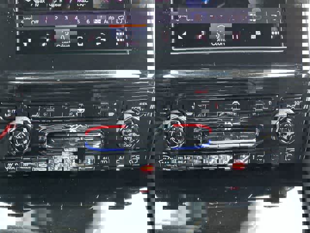 Used 2024 Jeep Grand Cherokee L Altitude AWD/4WD image 16