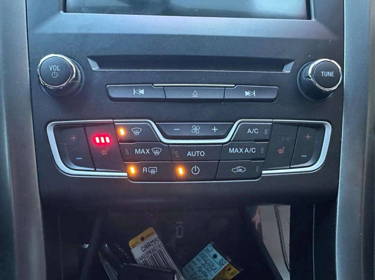 Used 2017 Ford Fusion SE w/ Fusion SE Technology Package image 18