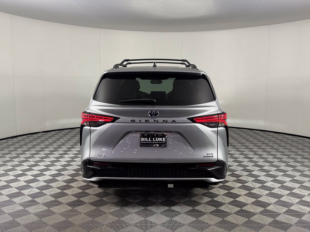 Used 2022 Toyota Sienna XSE w/ XSE Plus Package FWD image 8