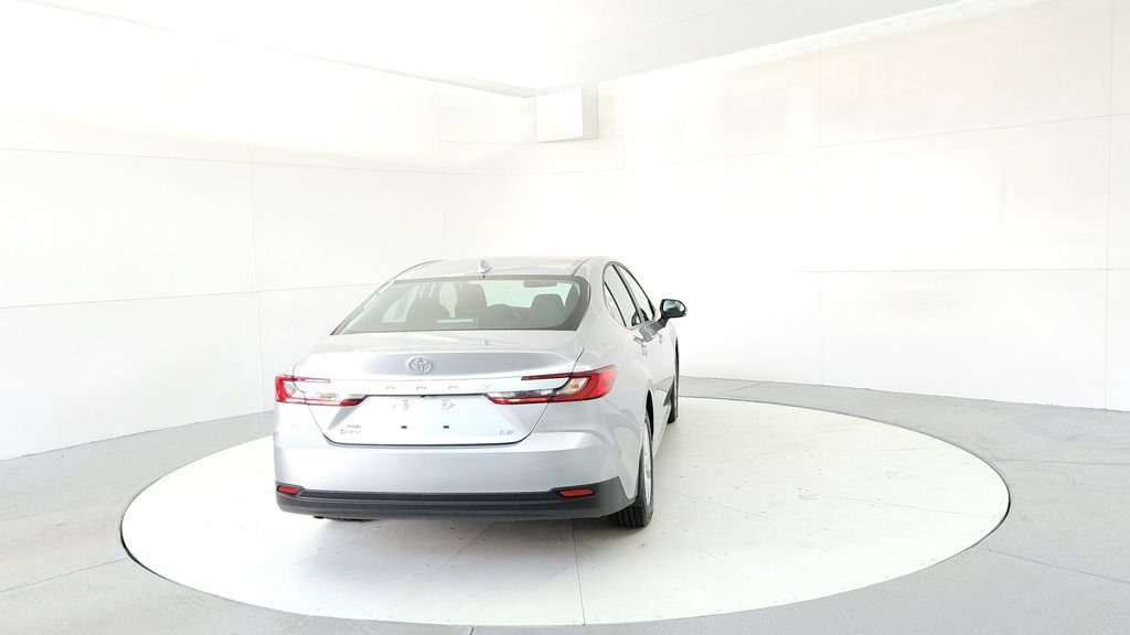 Used 2025 Toyota Camry LE AWD/4WD image 5