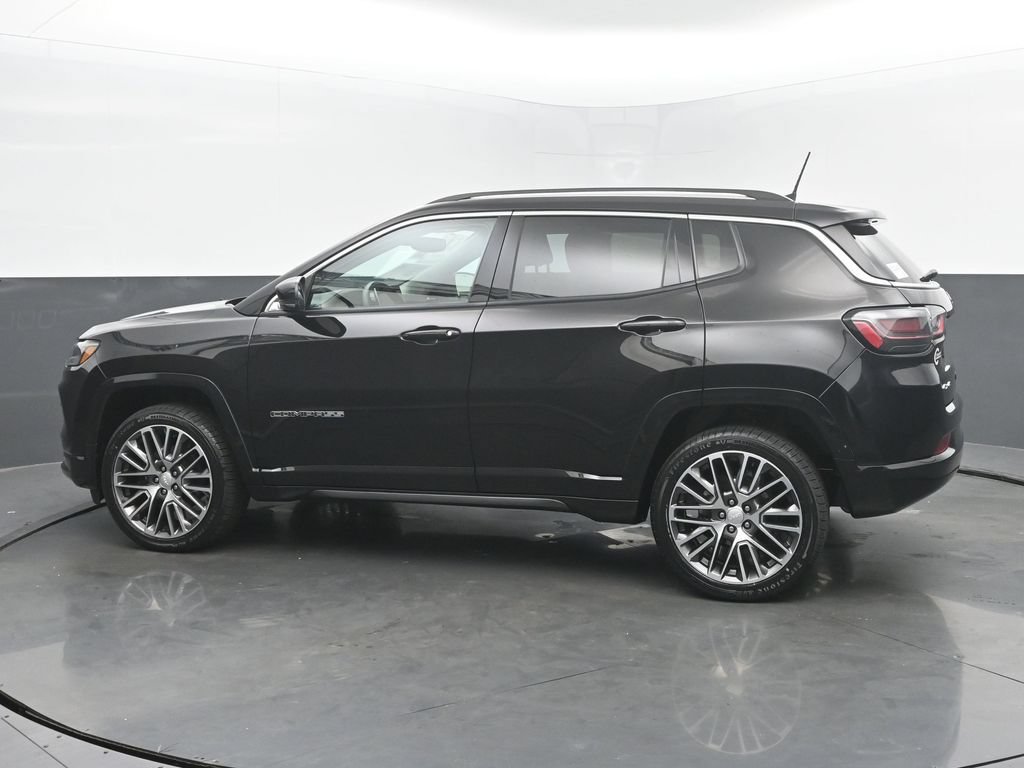 Used 2022 Jeep Compass Limited w/ Elite Group AWD/4WD image 3