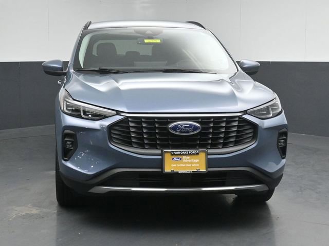 Certified 2025 Ford Escape Platinum AWD/4WD image 2