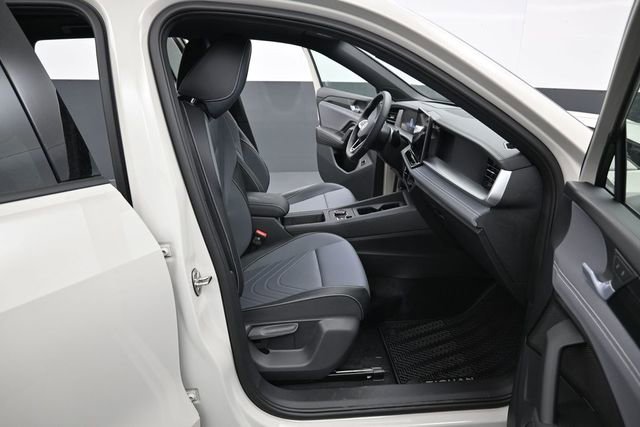 New 2026 Volkswagen Tiguan SE R-Line FWD image 14