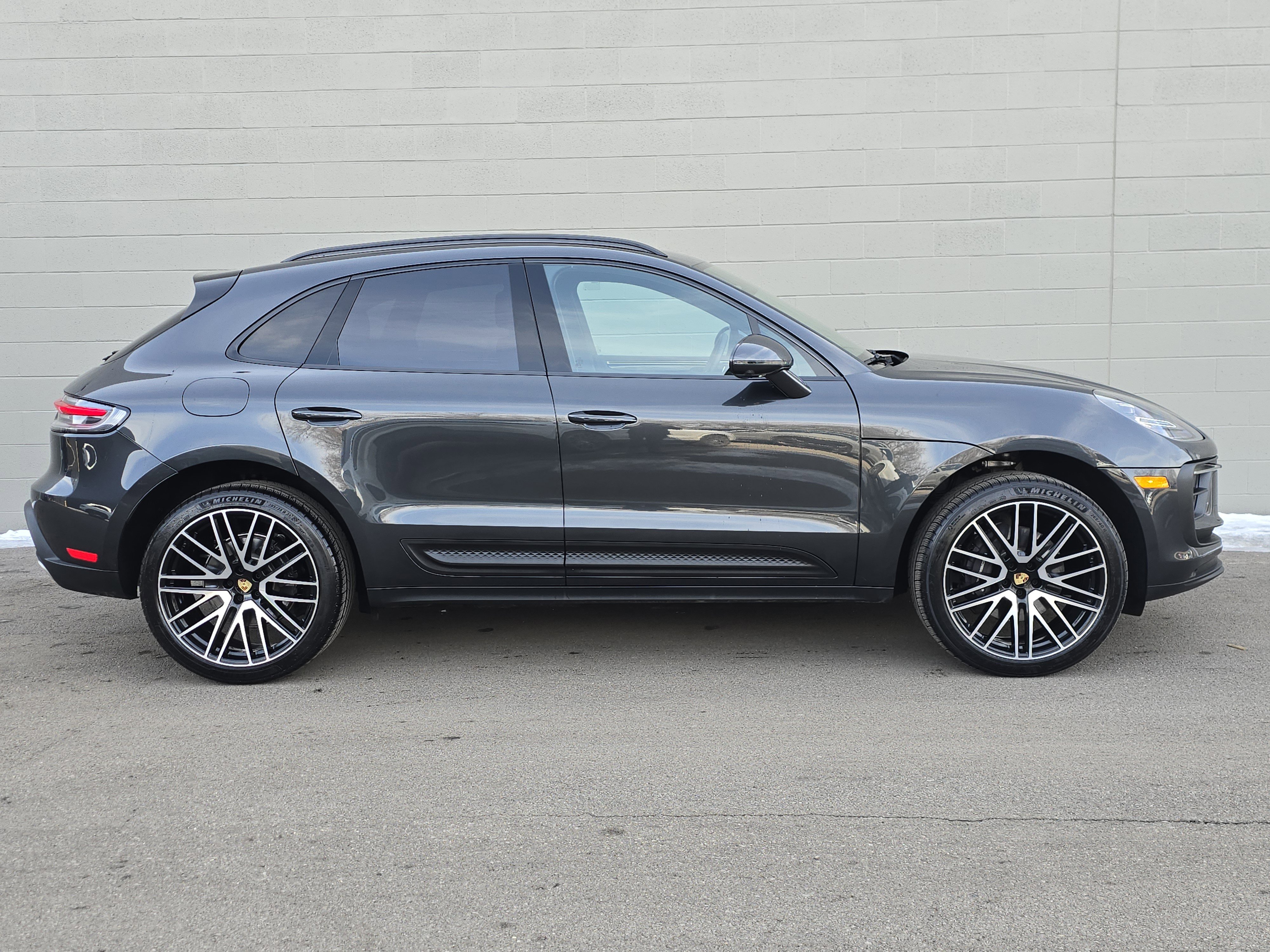 Certified 2025 Porsche Macan image 10