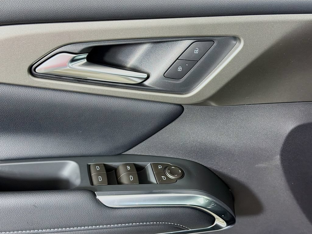 New 2026 Chevrolet Traverse LT w/ LPO, Floor Liner Package AWD/4WD image 16