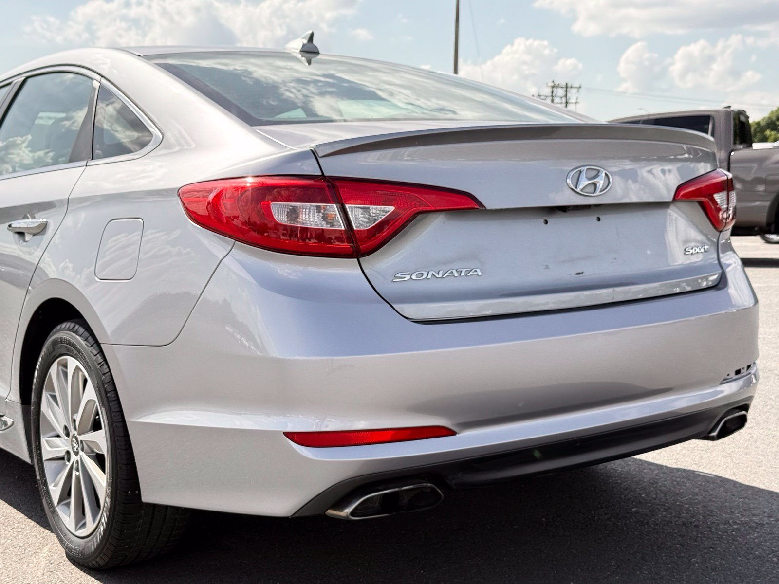 Used 2015 Hyundai Sonata Sport w/ Option Group 03 FWD image 11