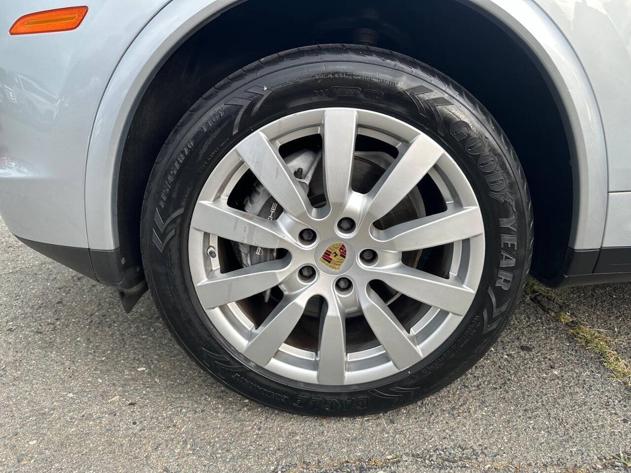 Used 2017 Porsche Cayenne Platinum Edition AWD/4WD image 25