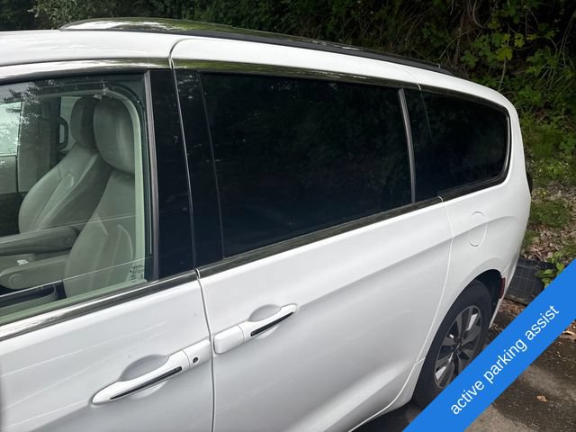 Used 2021 Chrysler Pacifica Touring-L FWD image 4