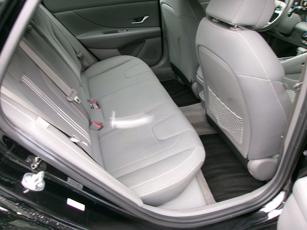 Used 2024 Hyundai Elantra SEL w/ Convenience Package FWD image 11