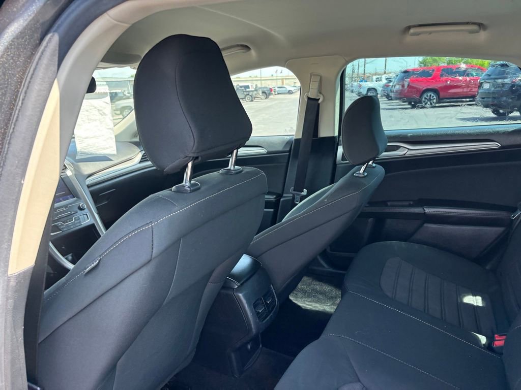 Used 2020 Ford Fusion SE FWD image 25