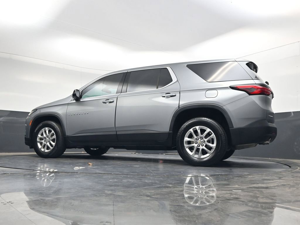 Used 2023 Chevrolet Traverse LS FWD image 32