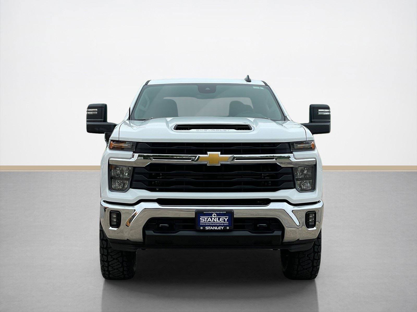 Used 2025 Chevrolet Silverado 2500 LT w/ Convenience Package AWD/4WD image 2