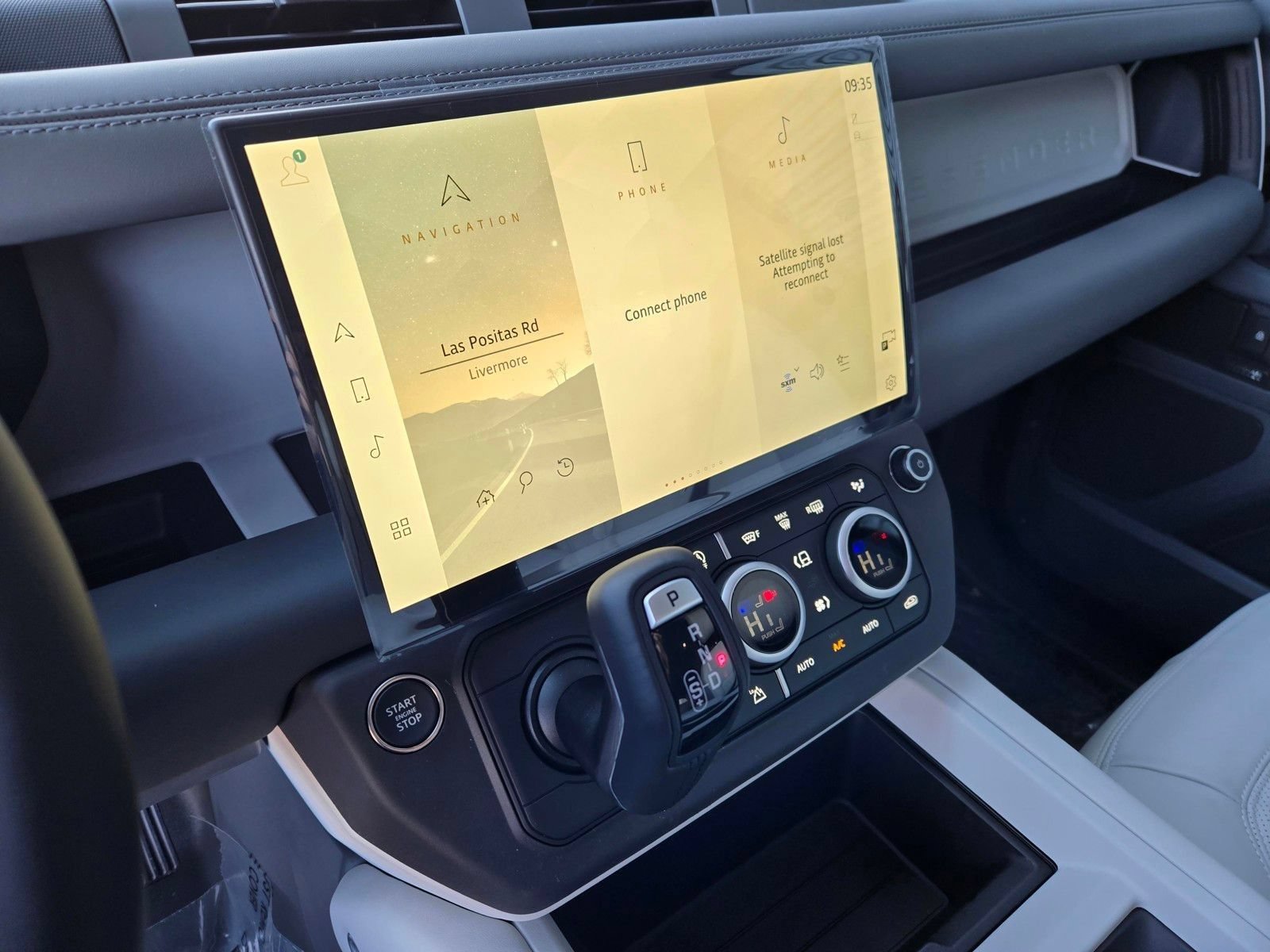 New 2026 Land Rover Defender 110 X-Dynamic SE AWD/4WD image 14