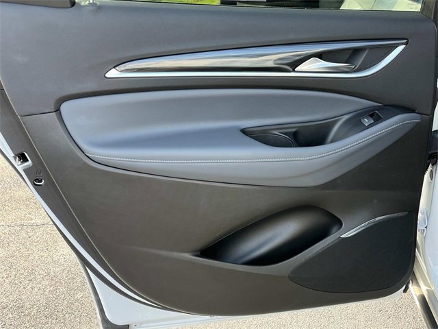 Used 2024 Buick Enclave Premium image 16