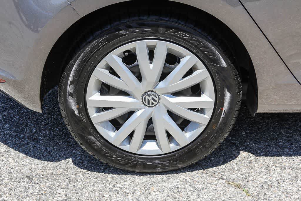 Used 2015 Volkswagen e-Golf Limited Edition FWD image 10