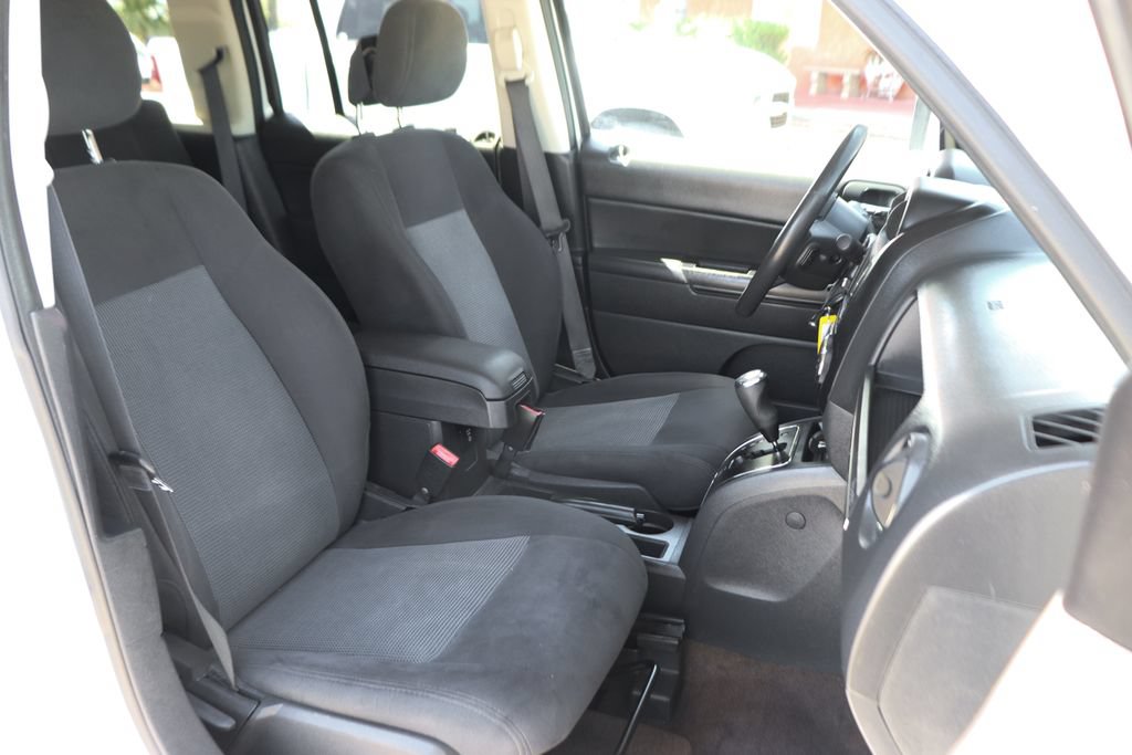 Used 2016 Jeep Patriot Latitude w/ Sun/Sound Group FWD image 33