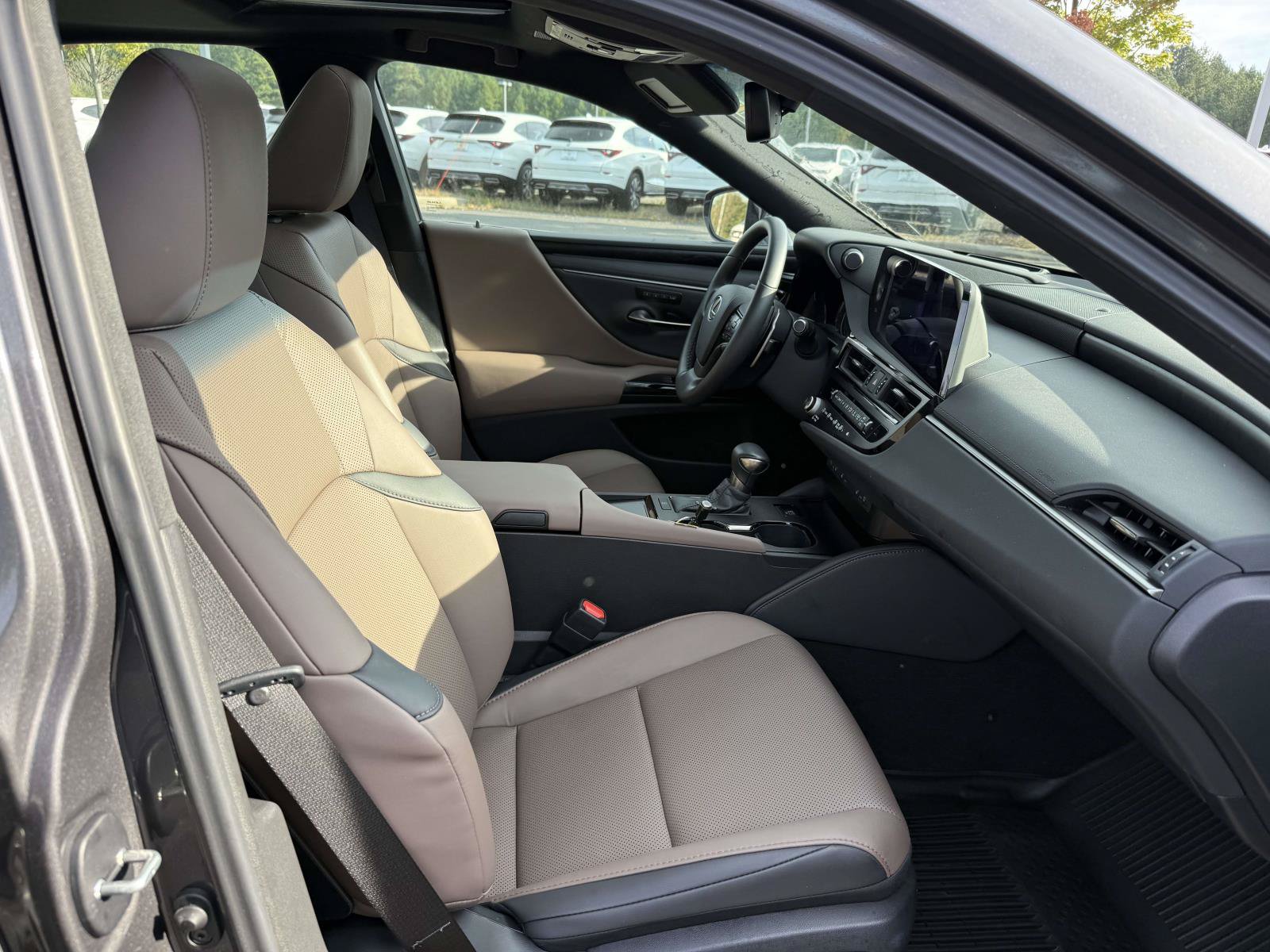 Used 2025 Lexus ES 350 w/ Premium Package FWD image 14