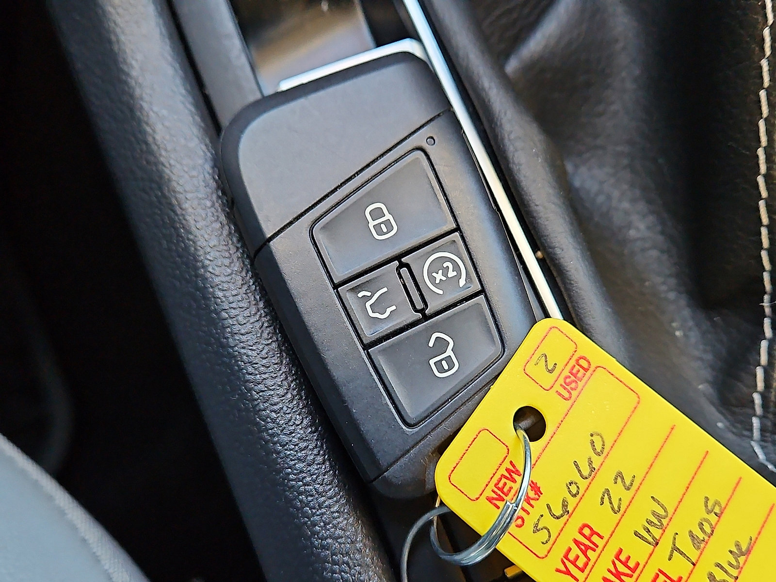 Certified 2022 Volkswagen Taos SE image 18