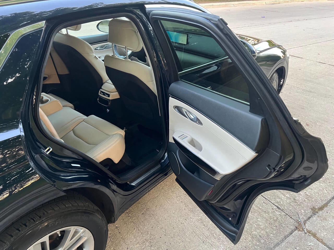 Used 2023 Genesis GV70 2.5T AWD/4WD image 21