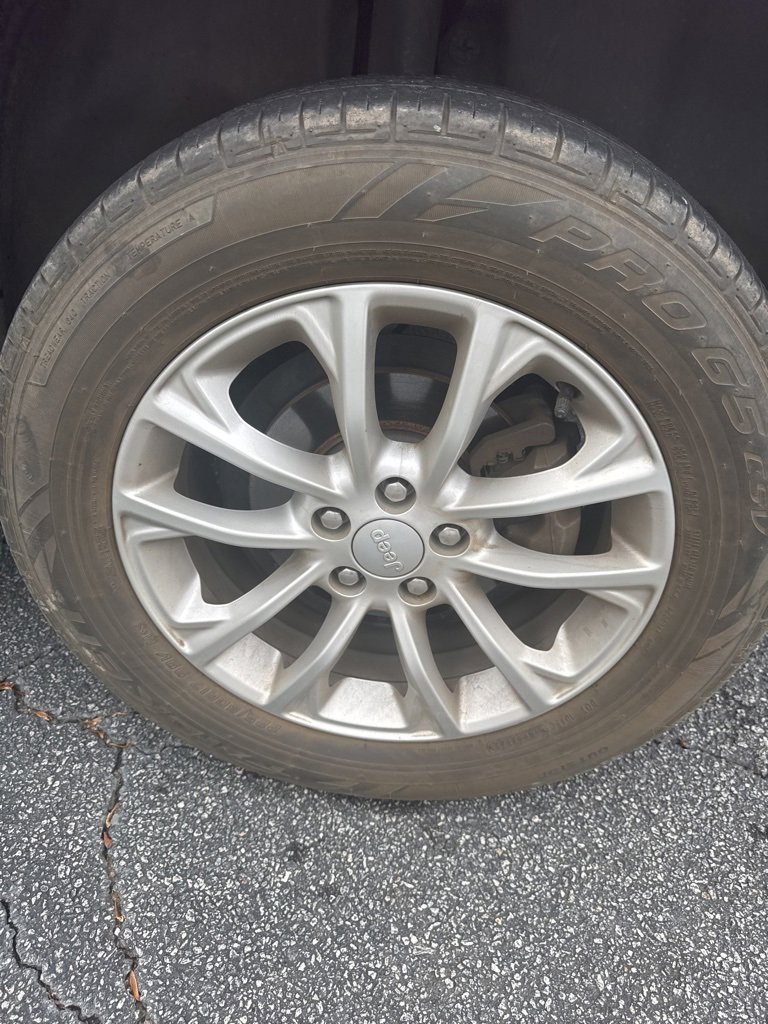 Used 2019 Jeep Cherokee Latitude w/ Popular Appearance Group image 7