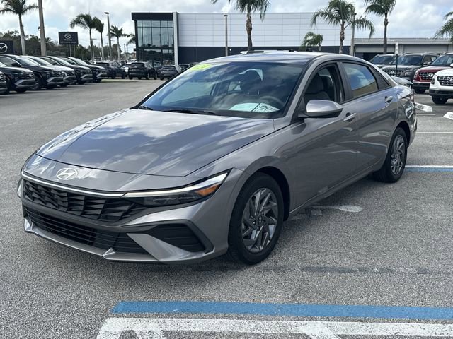 Certified 2024 Hyundai Elantra SEL image 2