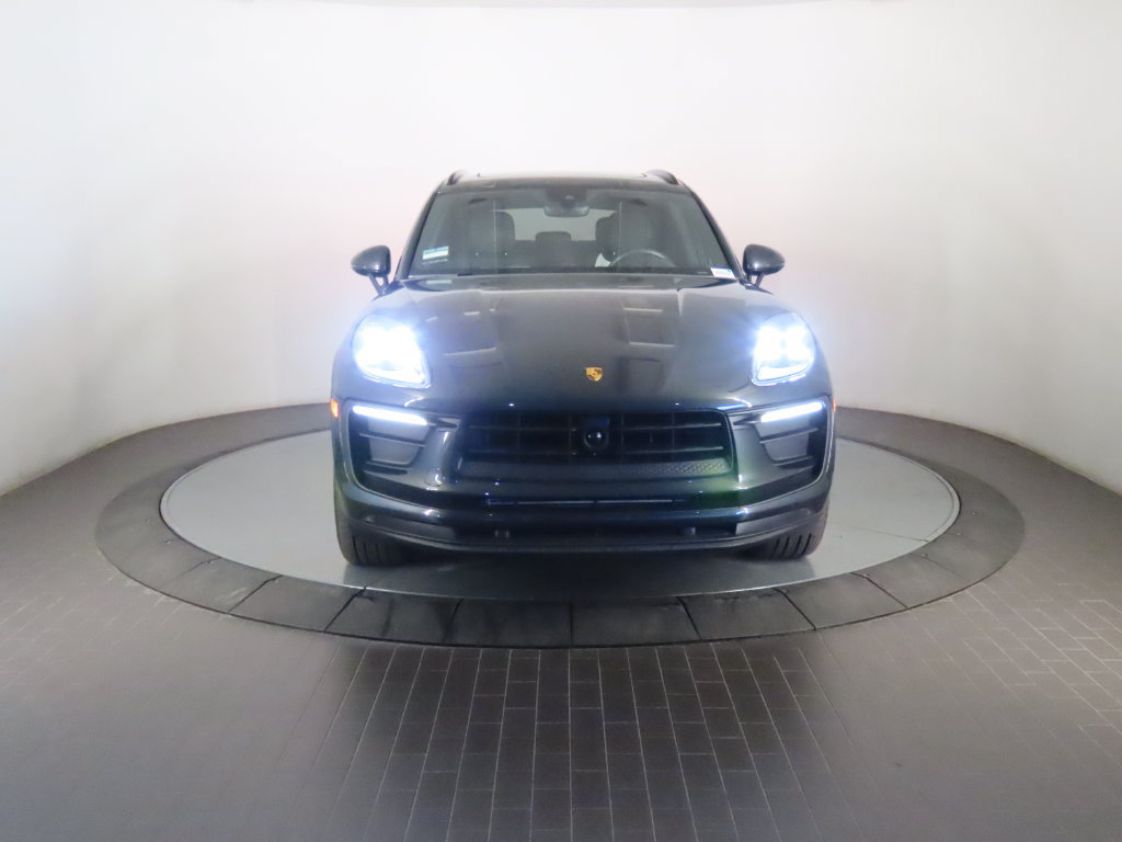 Certified 2025 Porsche Macan AWD/4WD image 10