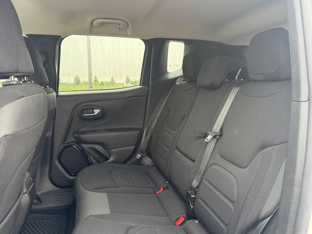 Used 2017 Jeep Renegade Altitude AWD/4WD image 32