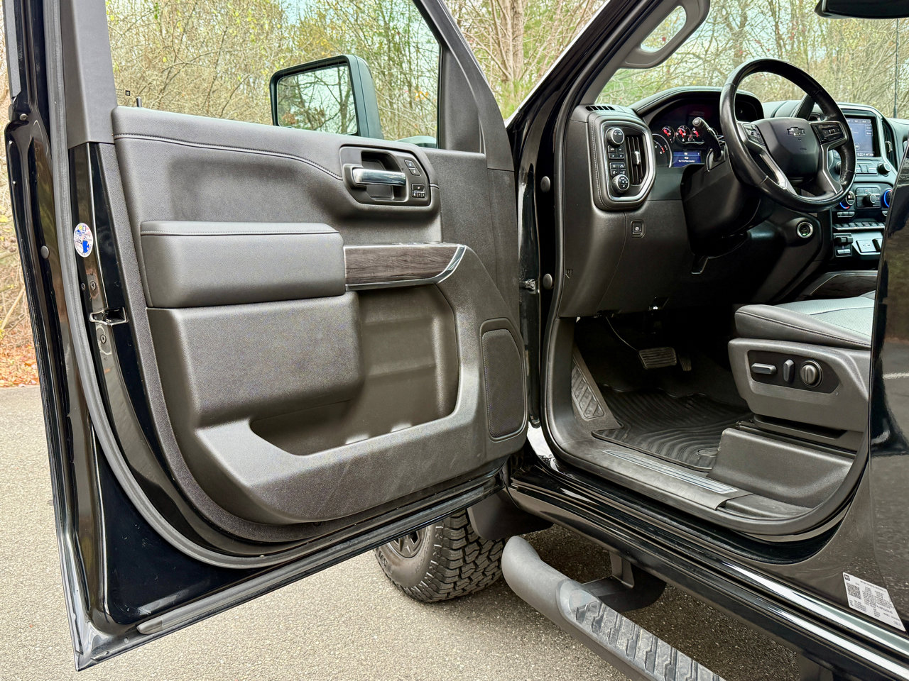 Used 2022 Chevrolet Silverado 2500 LTZ w/ LTZ Plus Package image 13