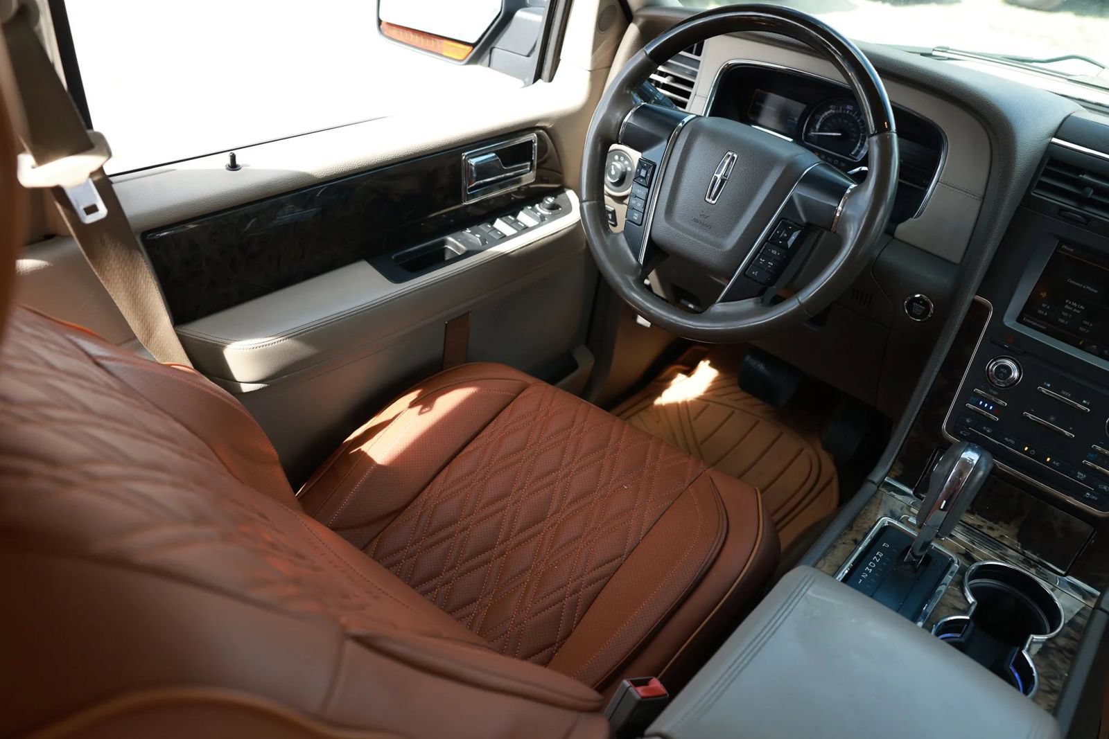 Used 2015 Lincoln Navigator L 2WD image 12